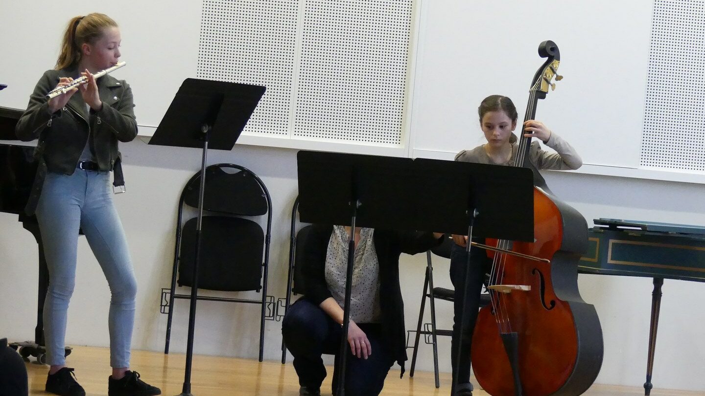 Elèves de flute et de contrebasse de l'école de musique de Caluire et Cuire